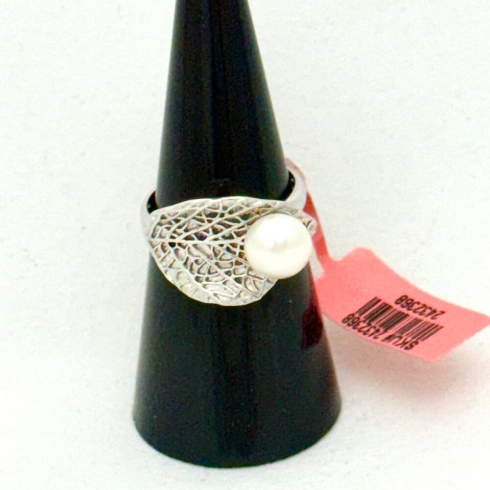 Sterling Silver Freshwater Pearl on a detailed "Leaf" Ring - Size 7 - NWT